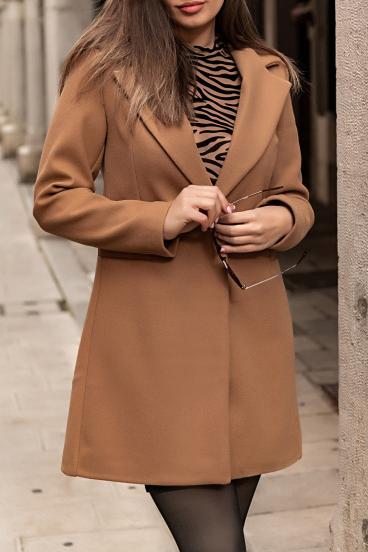 Elegantiškas paltas su sagute, kupranugario spalvos