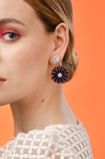 Elegantiški auskarai su dekoratyviniais deimantais, violetiniai