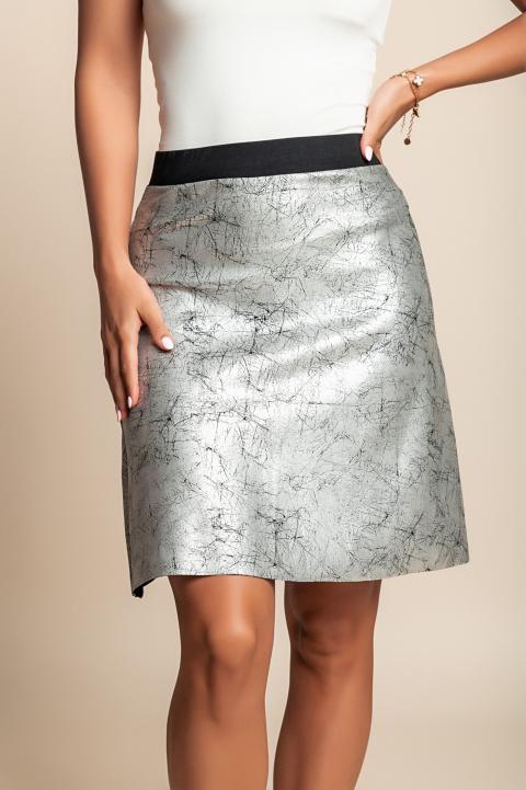Nuotraukoje esantis modelis yra 168 cm ūgio.